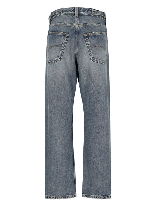 Destroyed loose jeans